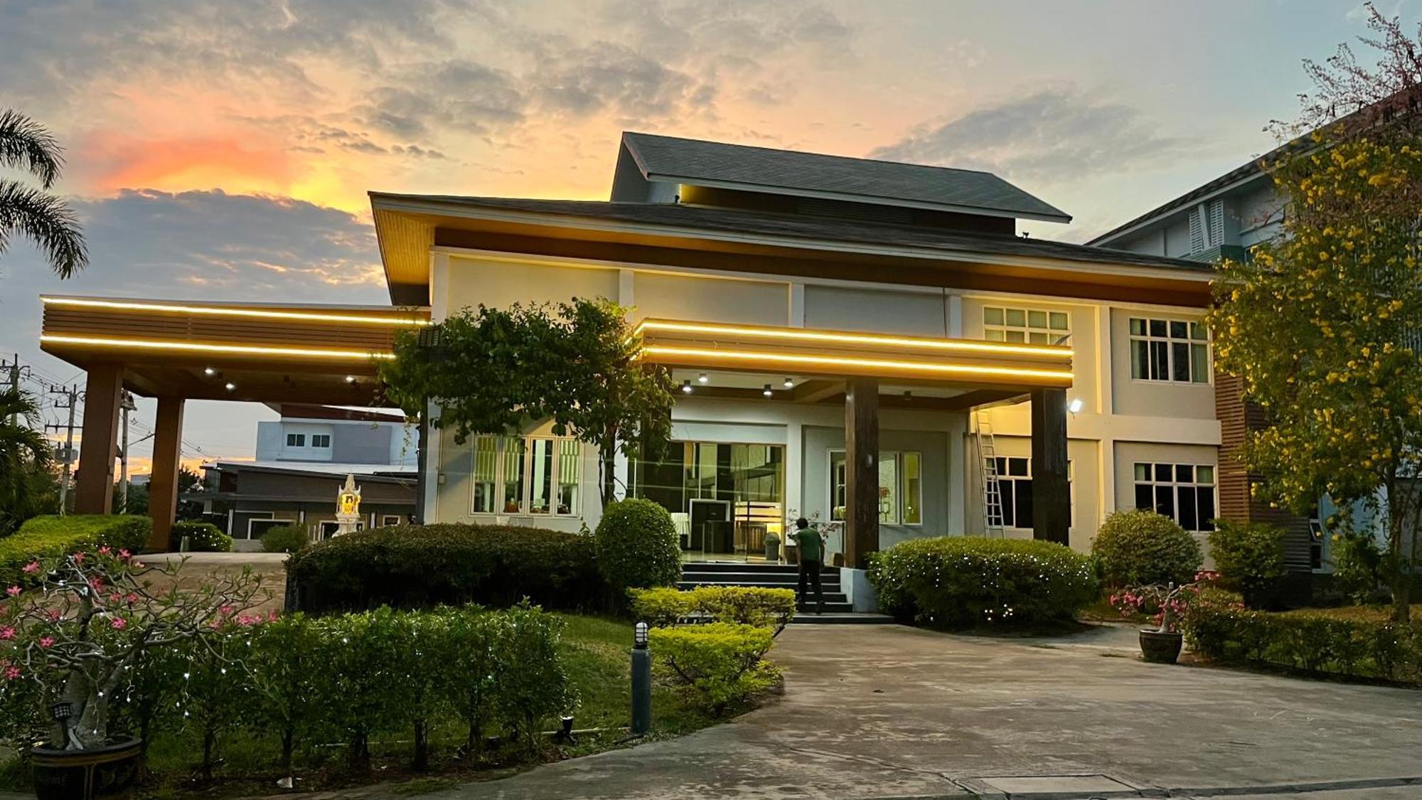 Akelada Hotel Nang Rong Exterior foto