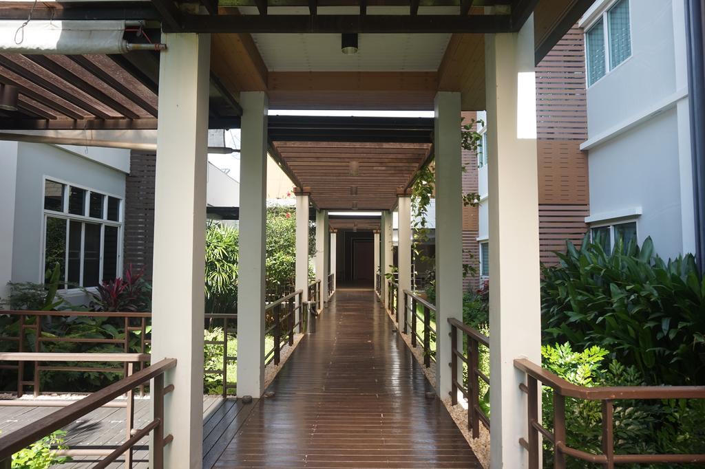 Akelada Hotel Nang Rong Exterior foto