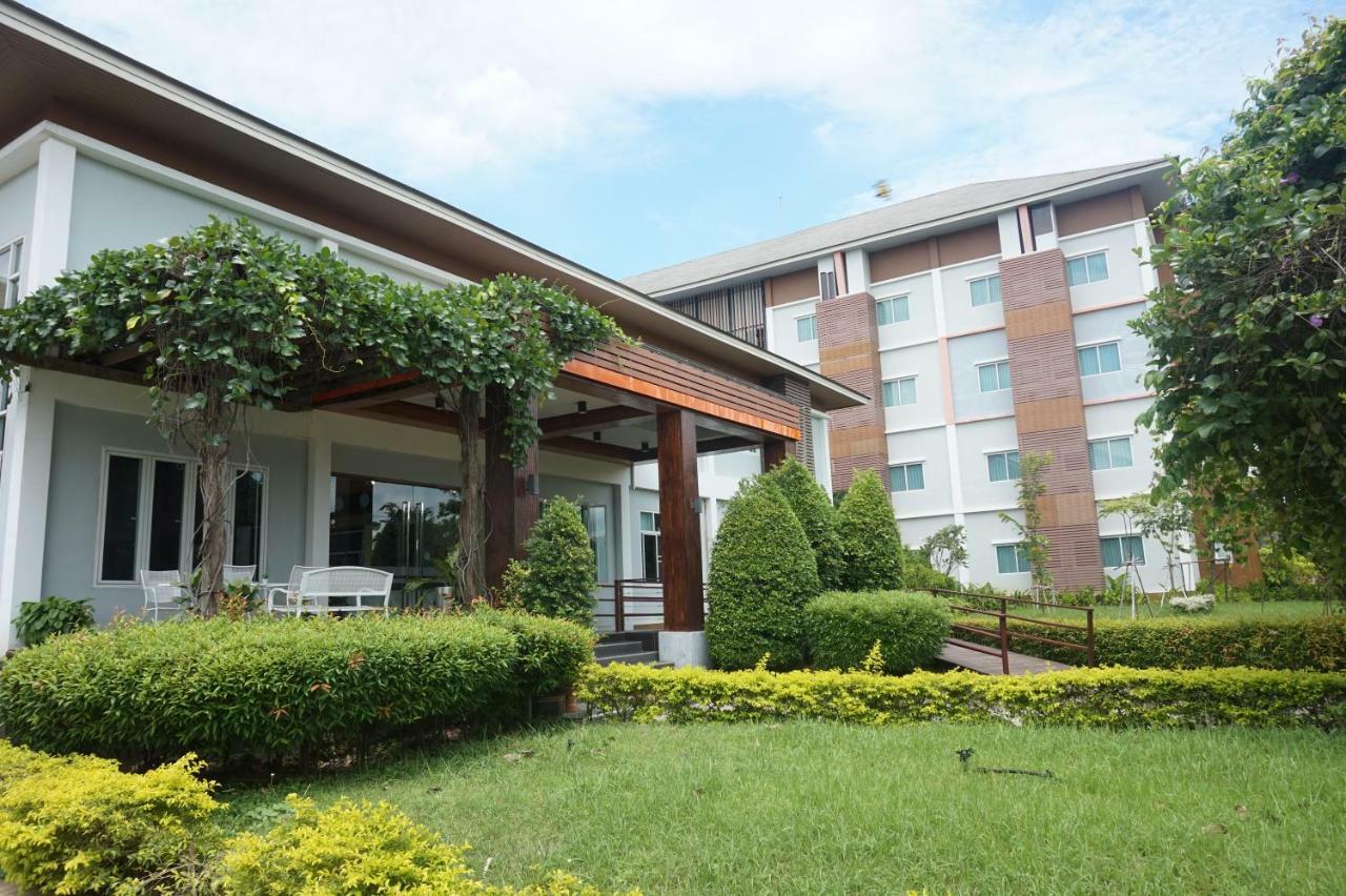 Akelada Hotel Nang Rong Exterior foto